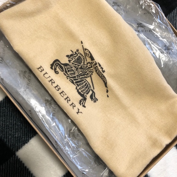 Burberry boots - Picture 3 of 5